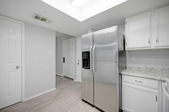 Building Photo - 7205 Timbercreek Dr