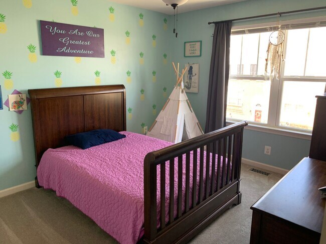 Building Photo - COLONIAL FORGE TOWNHOUSE - STAFFORD (END U...