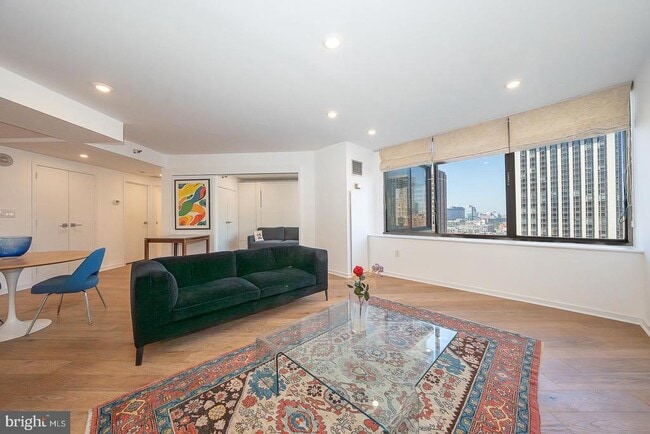 Building Photo - 202 W Rittenhouse Square