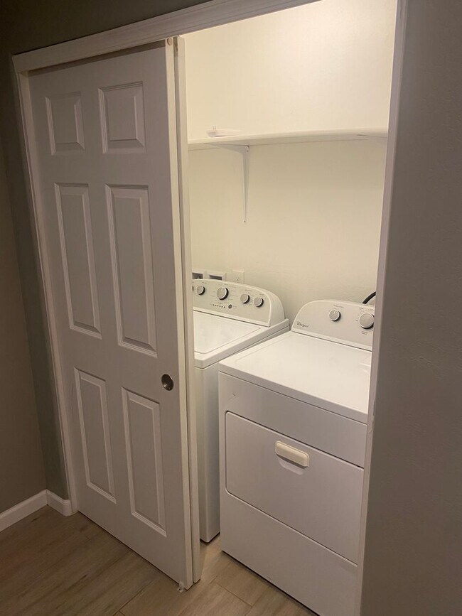 Building Photo - Remodeled 3/2 SFH Glendale, built in 2016