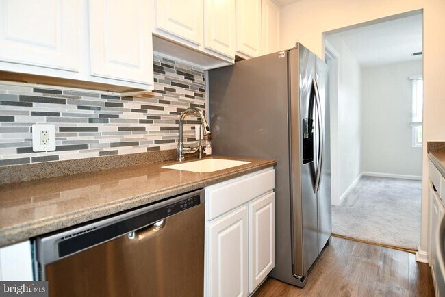 Building Photo - 114 Westwick Ct