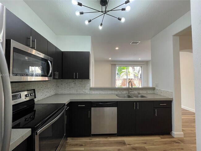 Building Photo - 3510 SW 170th Ave