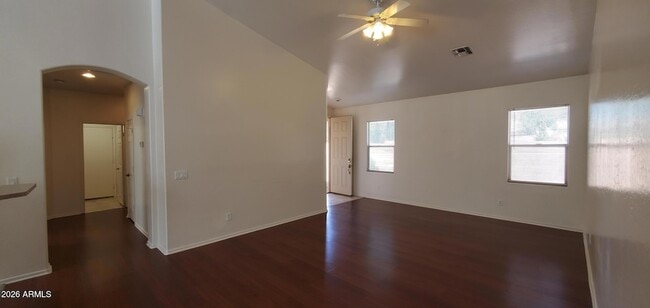 Building Photo - 4043 S Vineyard Ave
