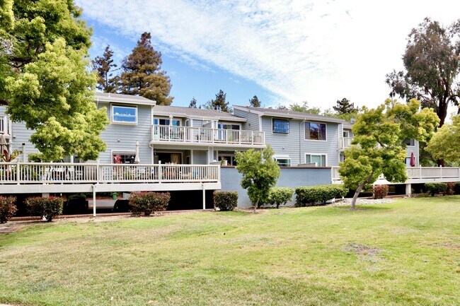 Building Photo - Charming condo in Fremont in a beautiful community – HUGE balcony!