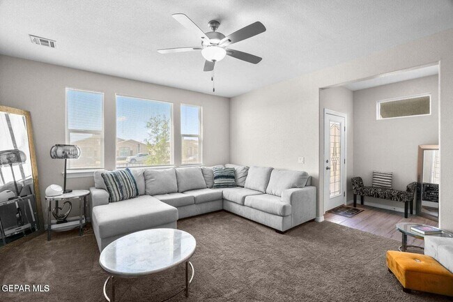 Building Photo - 14947 Pebble Hills Blvd