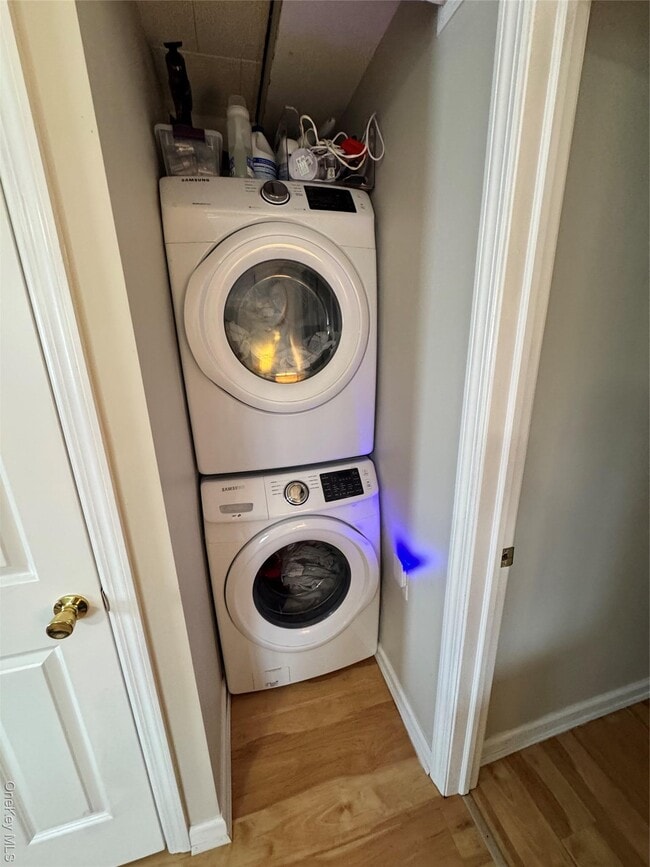 Building Photo - 655 E Walnut St