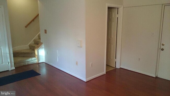 Building Photo - 618 N Tazewell St