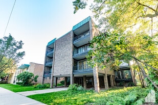 Building Photo - 4136 N California Ave