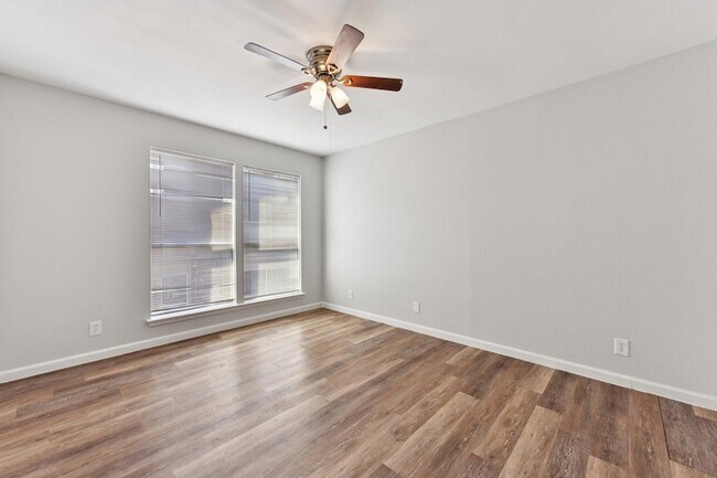 Building Photo - 1210 Southport Dr