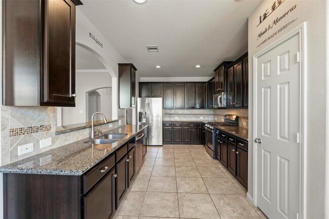 Building Photo - 5531 Drumlin Field Way