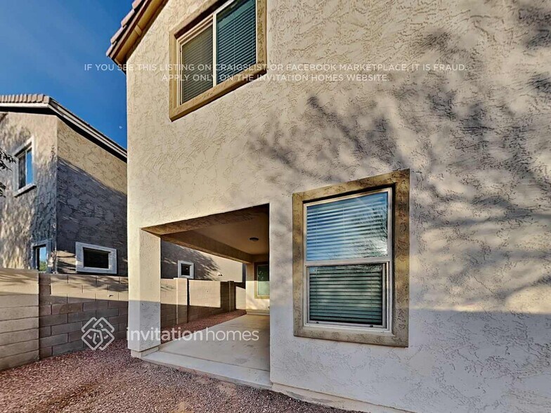Building Photo - 1265 E Palomino Way