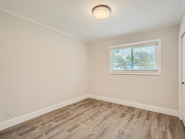 Building Photo - 5804 Eureka Dr
