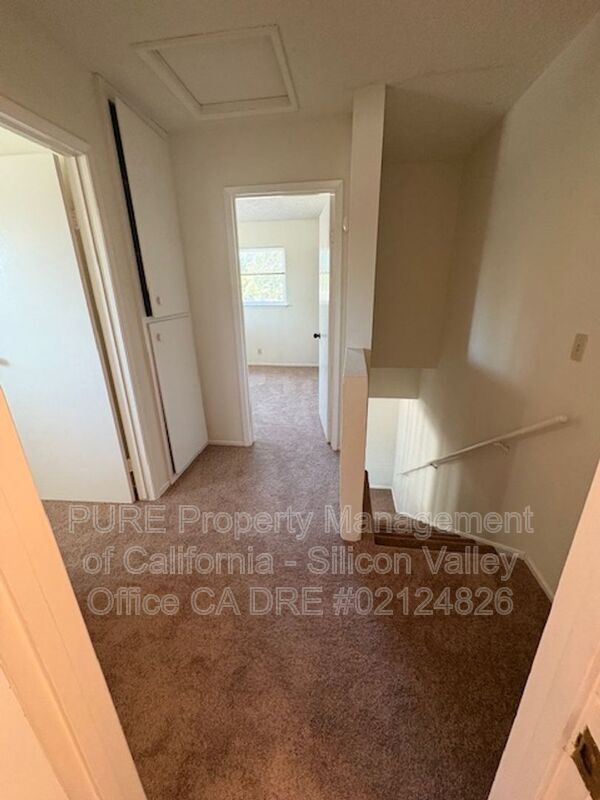 Building Photo - 998 College Dr