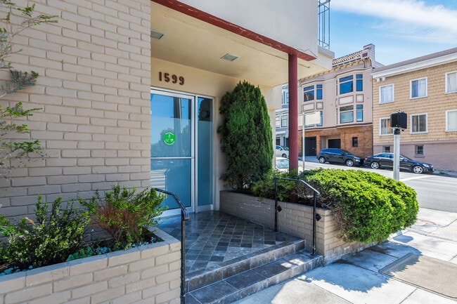 Building Photo - 1599 Green