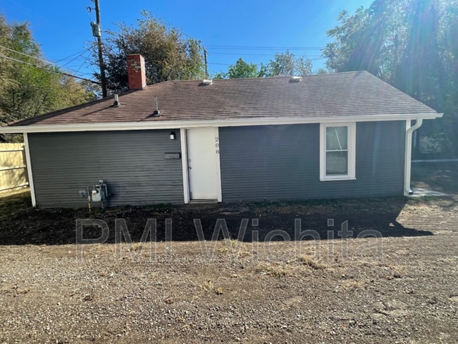 Building Photo - 208 N Ash St