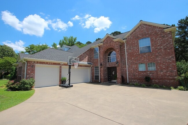 Building Photo - Lease Takeover Opportunity Available: Stun...