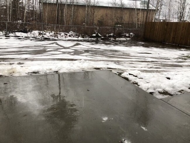 Building Photo - 350 US-7