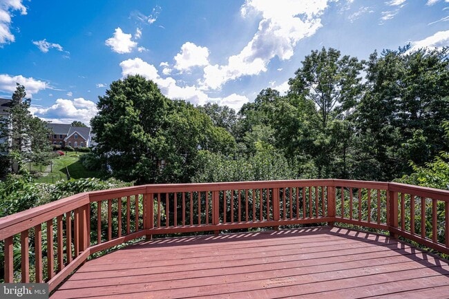 Building Photo - 6207 Woodland Lake Dr