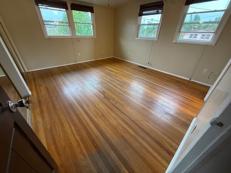 Building Photo - 4951 Campanile Dr