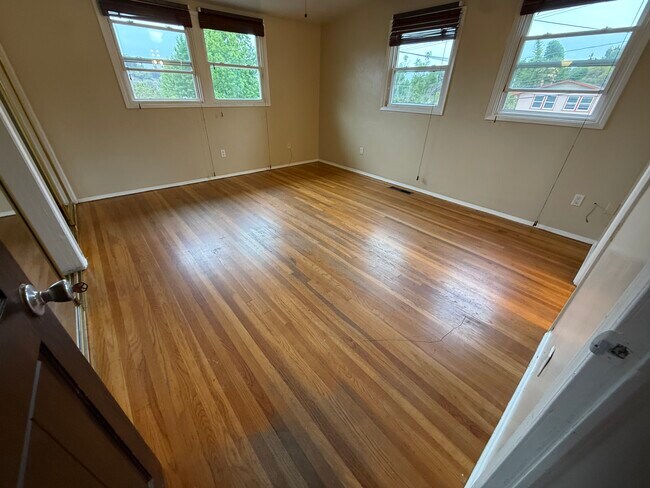 Building Photo - 4951 Campanile Dr