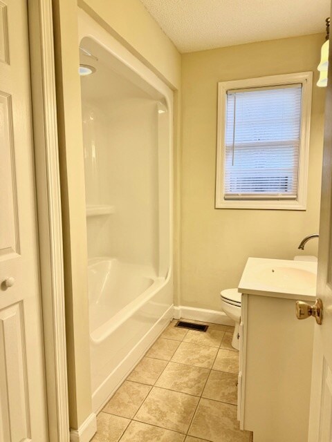 Building Photo - 2231 Willow Creek Rd