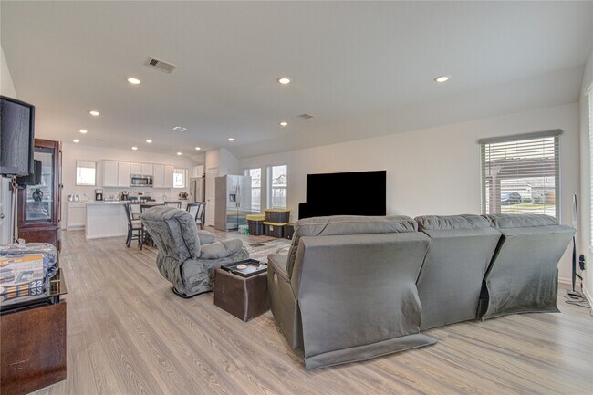 Building Photo - 2904 Cordova Hl Dr