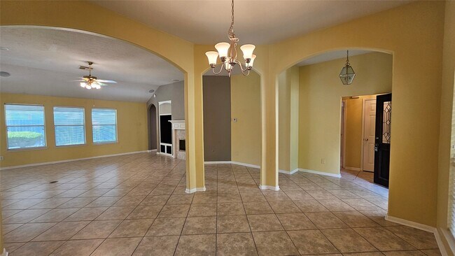 Building Photo - 2314 Hannover Way