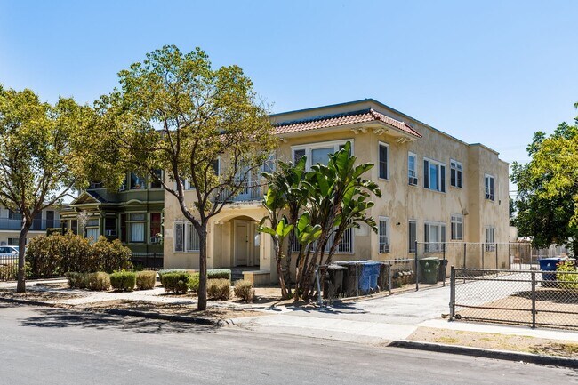 Building Photo - 1154 W 27th St