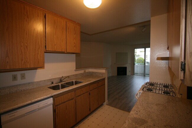 Building Photo - 3637 Clarington Ave