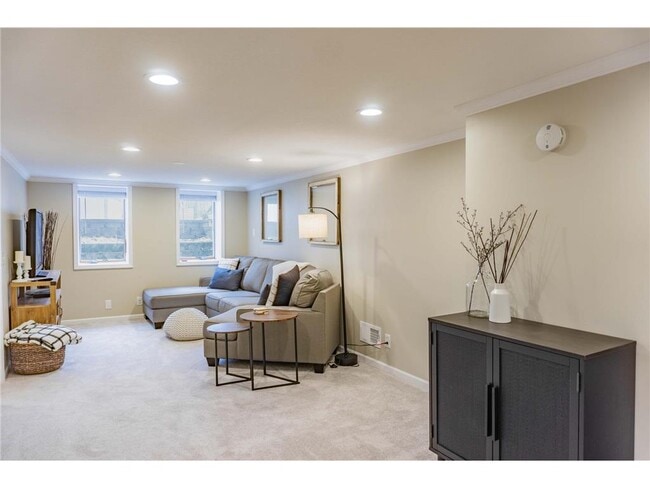 Building Photo - 112514 E Washington Ln