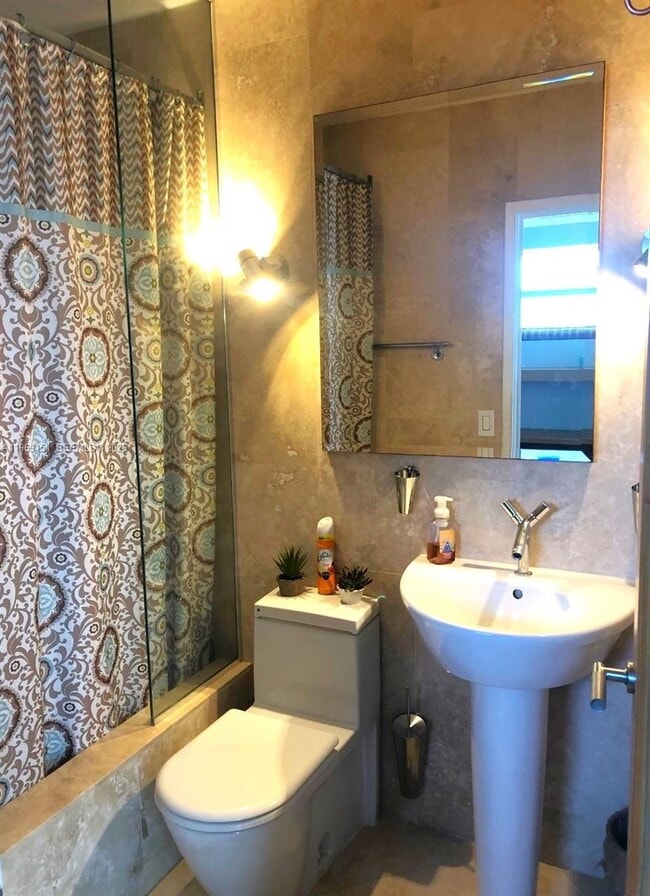 Building Photo - 1545 Euclid Ave