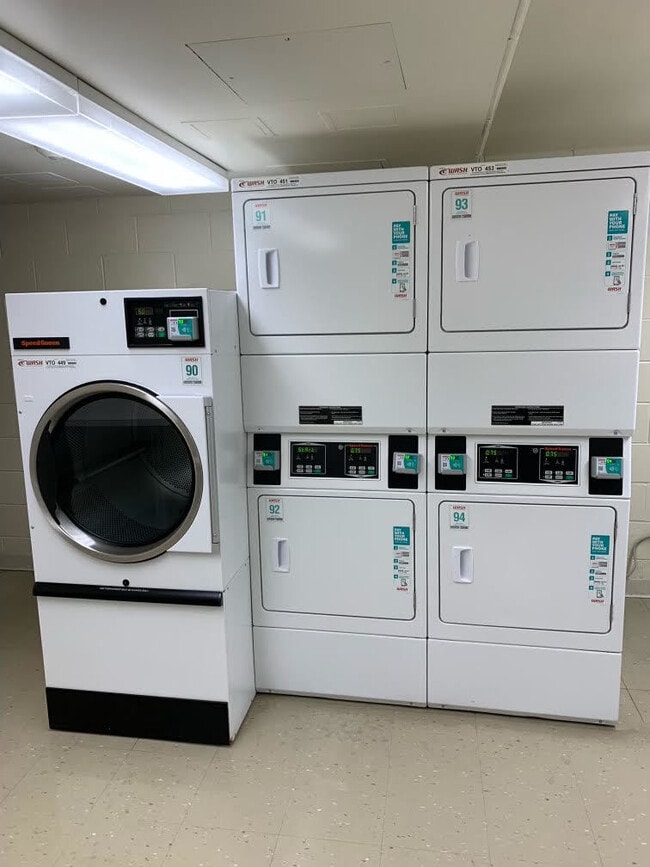 Building Photo - 175 E Delaware Pl