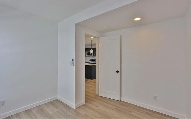 Building Photo - Style, comfort, & convenience---perfectly packaged!