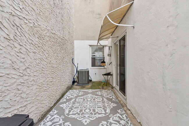 Building Photo - 760 S Sheridan St