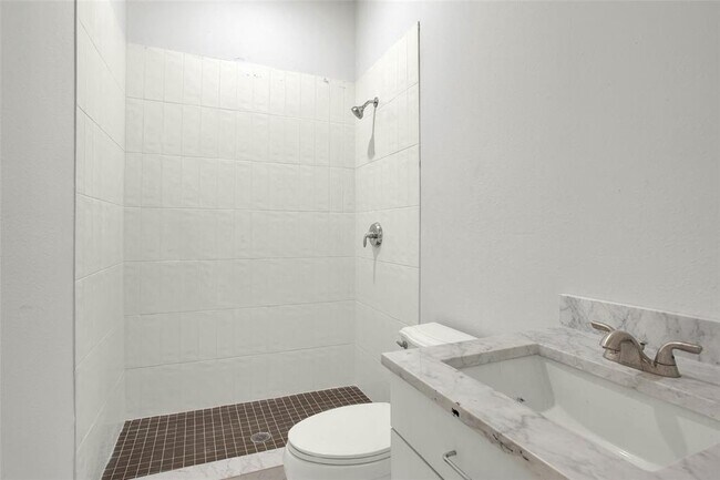 Primary Photo - 410 Bolden St