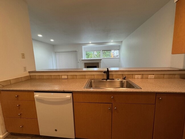 Building Photo - Gated 2 beds 2.5 baths townhome in Ashburn...