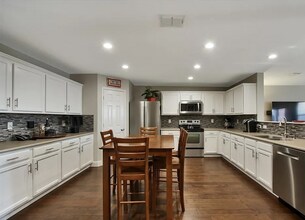 Building Photo - 1007 Shelborn Dr