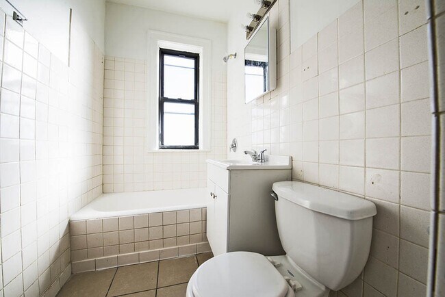 Building Photo - 1704 W 77th St 7656 S Paulina St Chicago, IL 60620