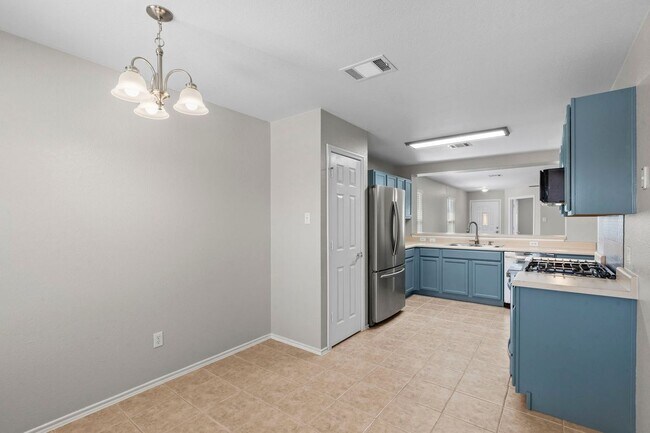 Building Photo - 164 Pearl Lake Dr
