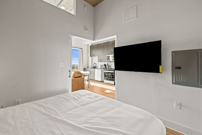 Building Photo - 605 N 12th St