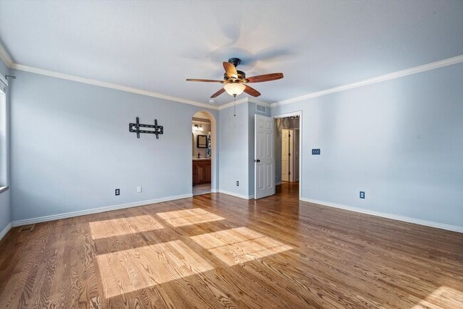 Building Photo - Beautiful 4-Bedroom Home in Lakewood with Finished Basement & Private Backyard