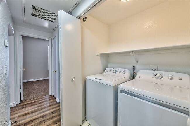 Building Photo - 2201 Ramsgate Dr