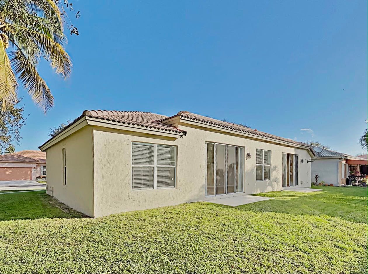 Building Photo - 10697 SW 20th Ct