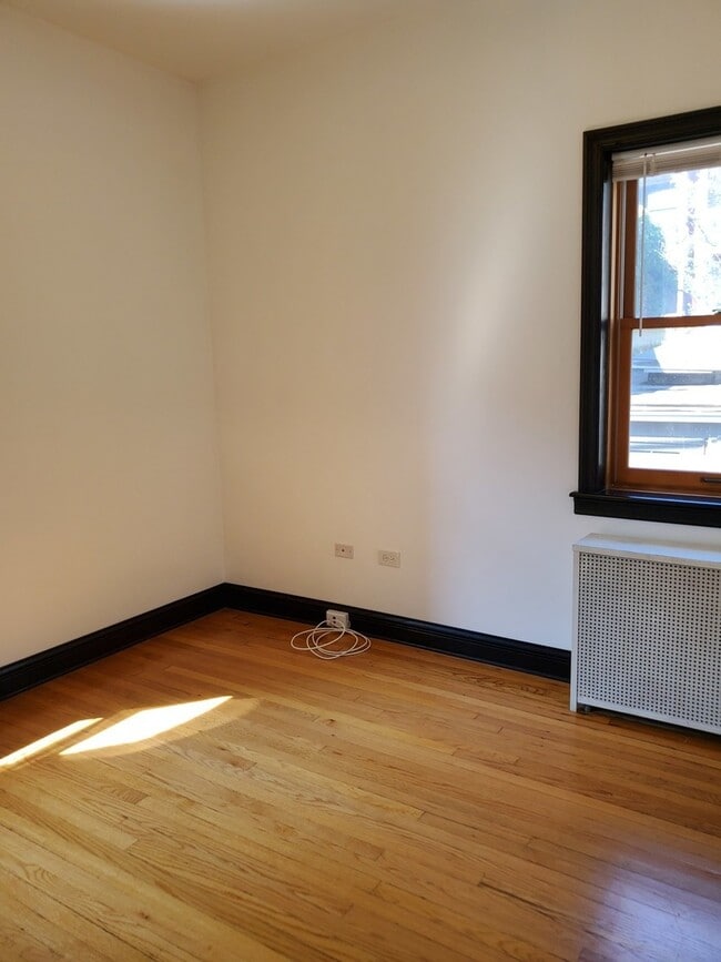 Building Photo - 5720 S Kenwood Ave