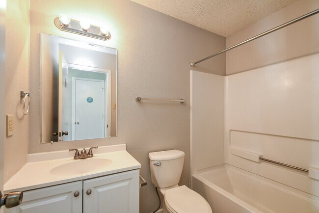 Building Photo - 526 Florence Dr