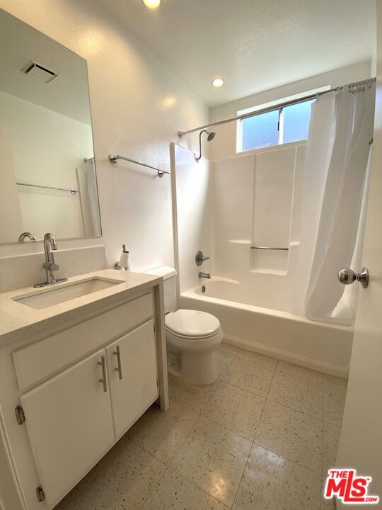 Building Photo - 504 Altair Pl