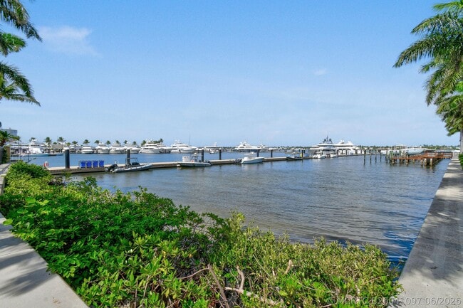 Building Photo - 3940 N Flagler Dr