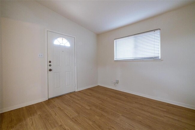 Building Photo - 4304 Scottsdale Rd