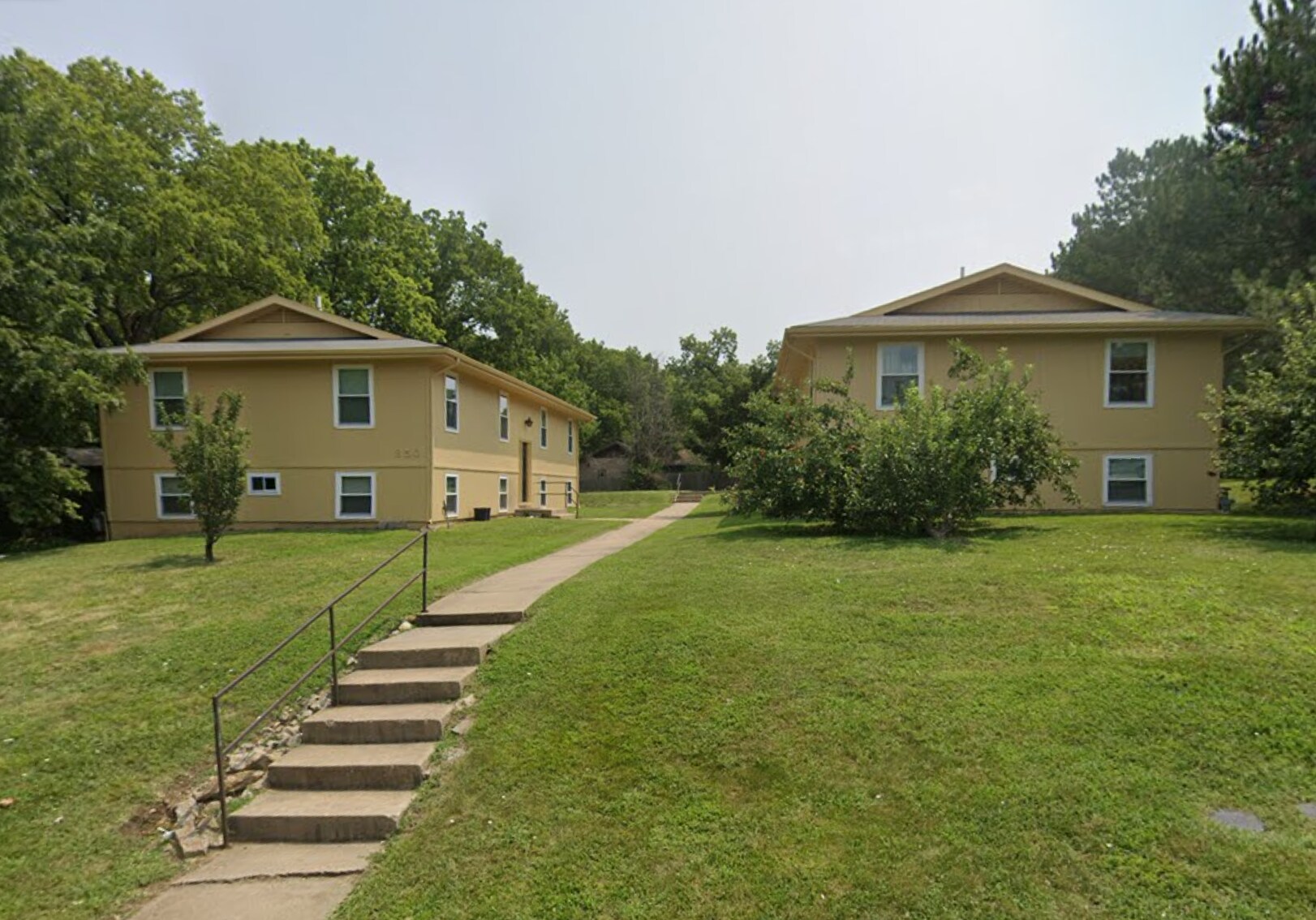 Building Photo - 858 Highland Dr