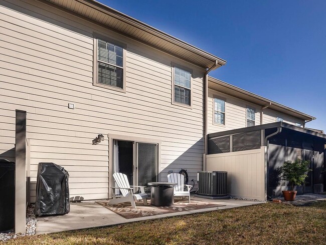 Building Photo - 802 Reserve Ln